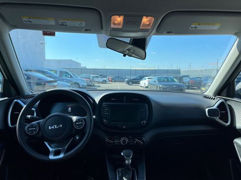 Used 2025 Kia Soul LX w/ LX Technology Package image 31
