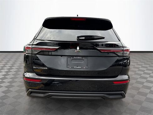 New 2025 Mitsubishi Outlander ES image 6