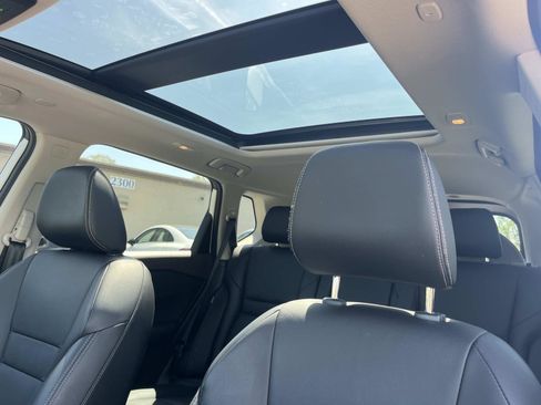 Used 2023 Nissan Rogue SL image 25