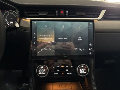 Used 2025 Jaguar F-PACE R-Dynamic S image 19