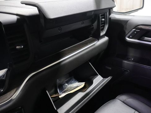 Used 2023 Chevrolet Silverado 1500 LTZ AWD/4WD image 32