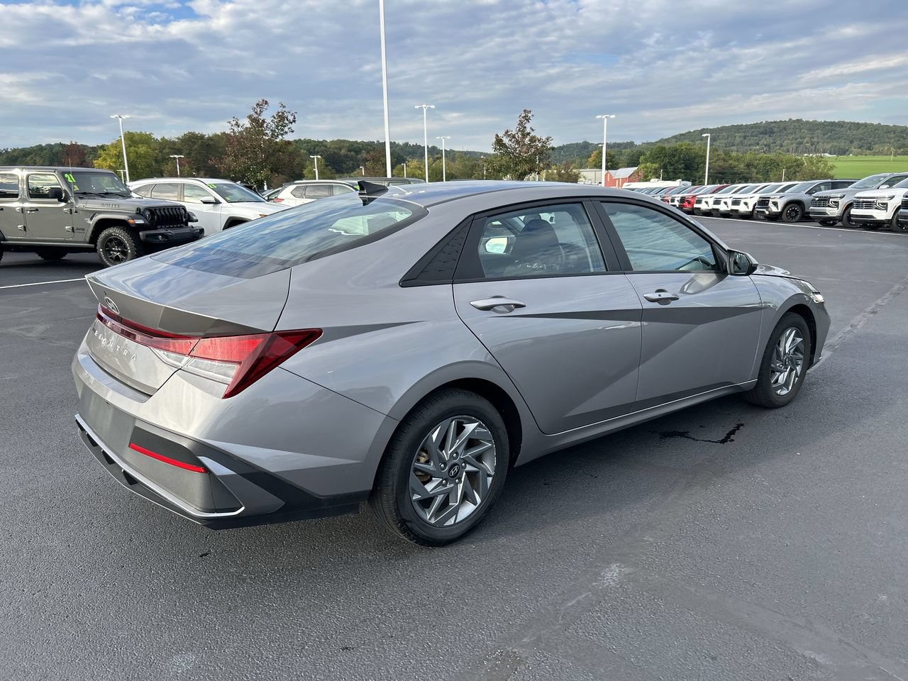 Used 2024 Hyundai Elantra SEL FWD image 7