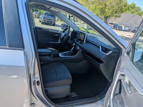 Used 2025 Toyota RAV4 XLE AWD/4WD image 8