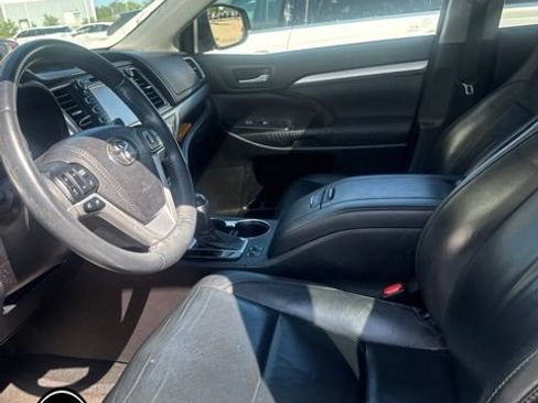 Used 2016 Toyota Highlander XLE AWD/4WD image 9