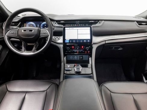 Used 2024 Jeep Grand Cherokee L Limited w/ Black Appearance Package image 27