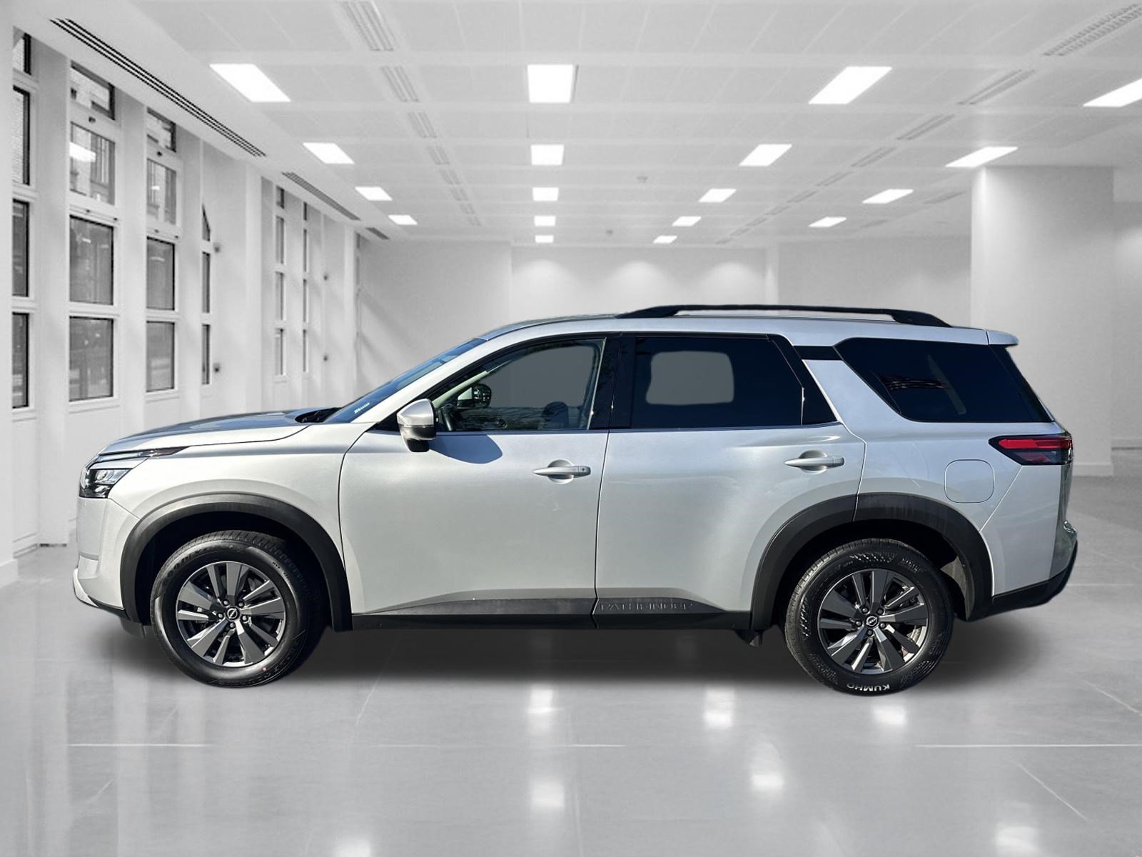 Used 2024 Nissan Pathfinder SV FWD image 8