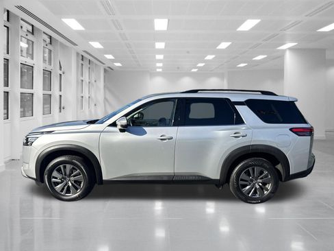 Used 2024 Nissan Pathfinder SV FWD image 8