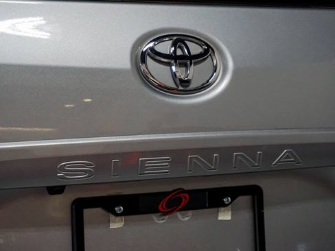 Used 2019 Toyota Sienna XLE Premium FWD image 55