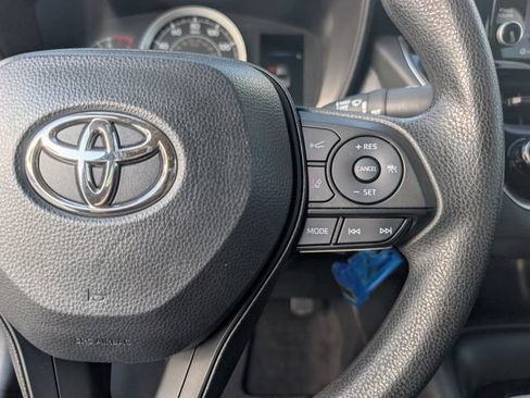 Used 2022 Toyota Corolla LE FWD image 14