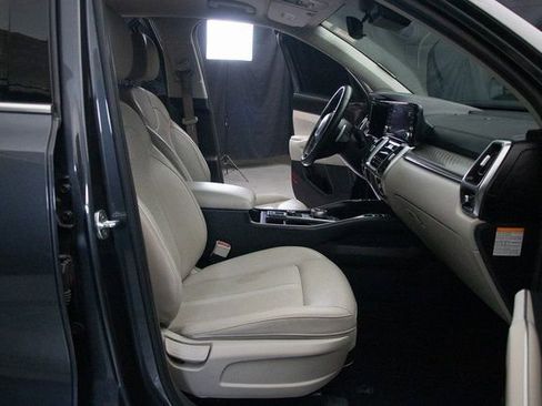 Used 2022 Kia Sorento S image 16