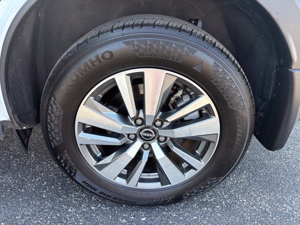 Used 2025 Nissan Pathfinder SL w/ Black Appearance Package AWD/4WD image 11