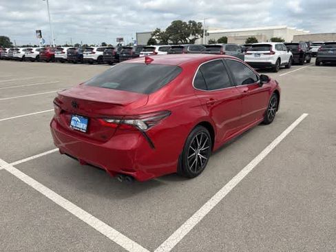 Used 2023 Toyota Camry SE image 5