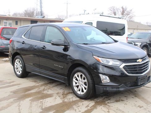 Used 2018 Chevrolet Equinox LT image 2