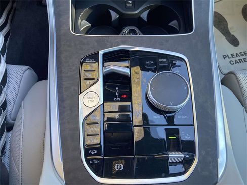 Used 2025 BMW X5 xDrive50e w/ Premium Package image 17