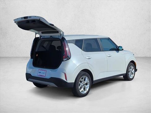Used 2024 Kia Soul LX w/ Option Group 015 FWD image 5