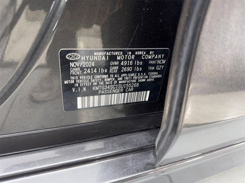 Used 2025 Genesis G70 2.5T image 90