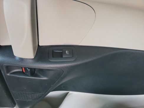 Used 2023 Chrysler Pacifica Touring-L FWD image 16