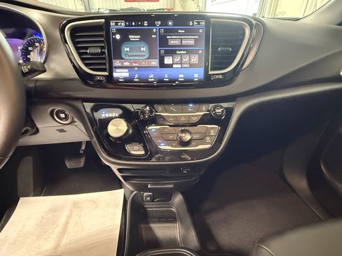 Used 2026 Chrysler Pacifica Select FWD image 21