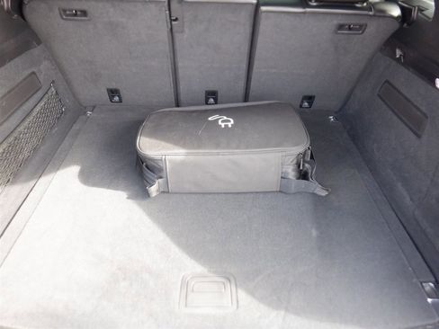 Used 2023 Porsche Cayenne Platinum Edition image 6