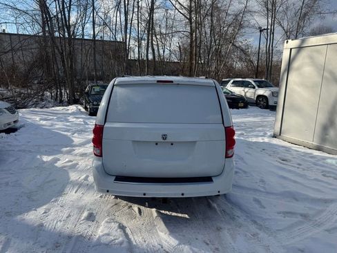 Used 2014 RAM C/V Tradesman image 9