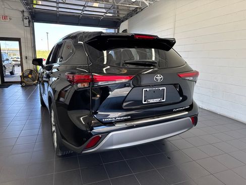 Used 2023 Toyota Highlander Platinum AWD/4WD image 6