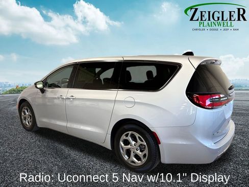 Used 2024 Chrysler Pacifica Limited FWD image 5