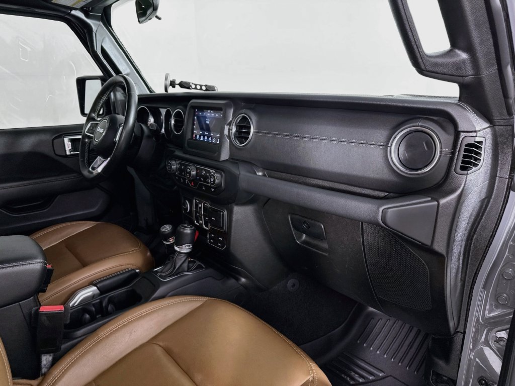Used 2021 Jeep Wrangler Unlimited Sahara w/ Cold Weather Group AWD/4WD image 28