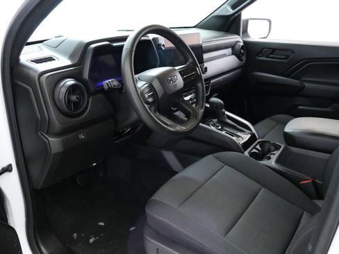 Used 2024 Chevrolet Colorado Trail Boss image 20