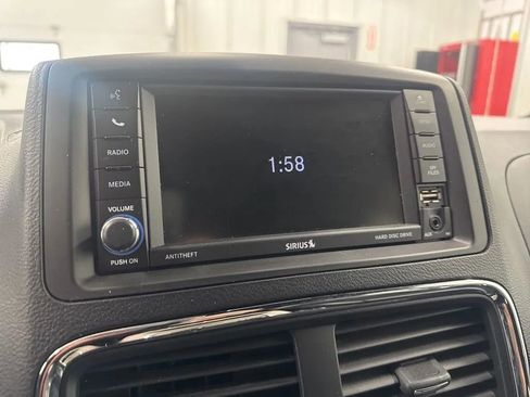 Used 2019 Dodge Grand Caravan SXT FWD image 18