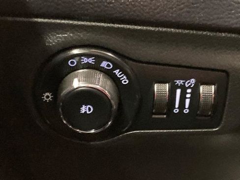 Used 2017 Jeep Compass Latitude w/ Cold Weather Group FWD image 26
