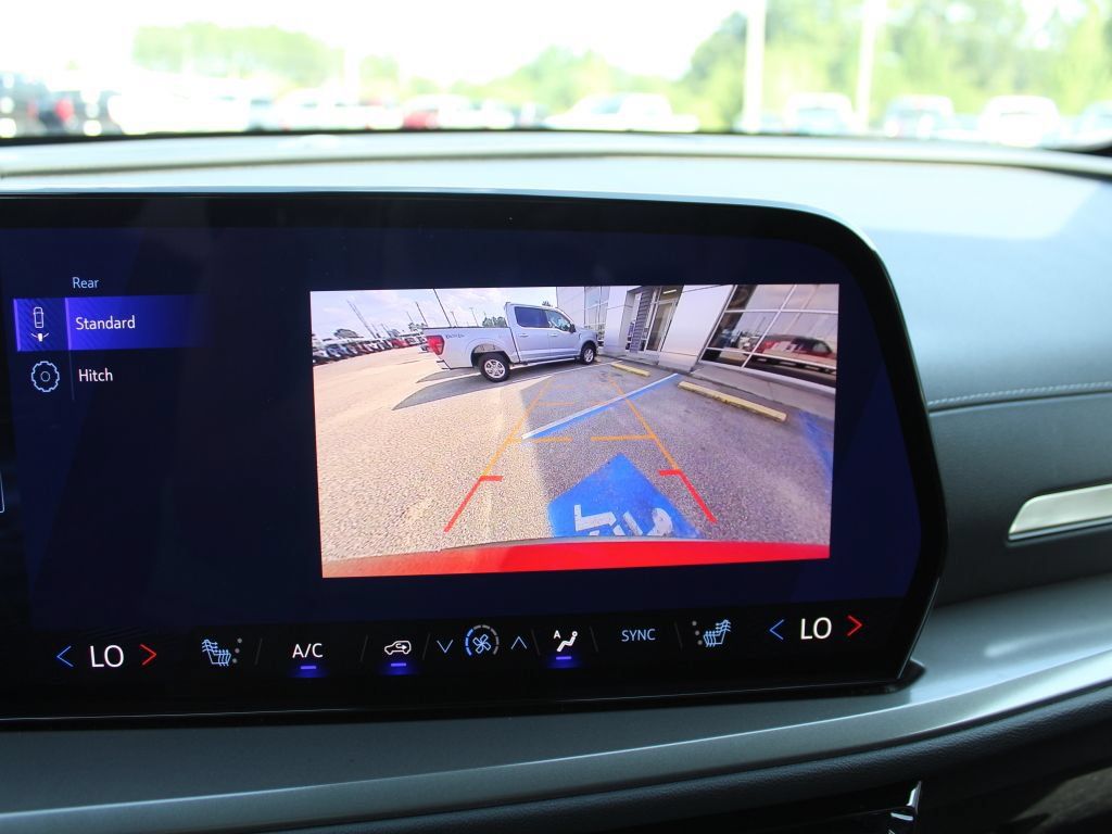 Used 2026 Chevrolet Traverse LT AWD/4WD image 16
