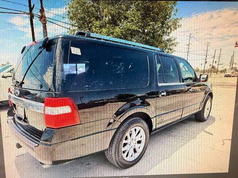 Used 2017 Ford Expedition EL Limited w/ Equipment Group 301A AWD/4WD image 2