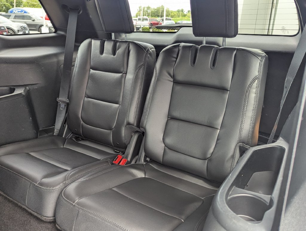 Used 2018 Ford Explorer XLT w/ Equipment Group 202A FWD image 23