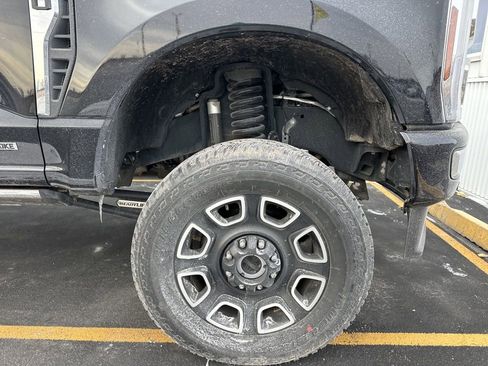 Used 2024 Ford F350 Platinum w/ FX4 Off-Road Package image 4