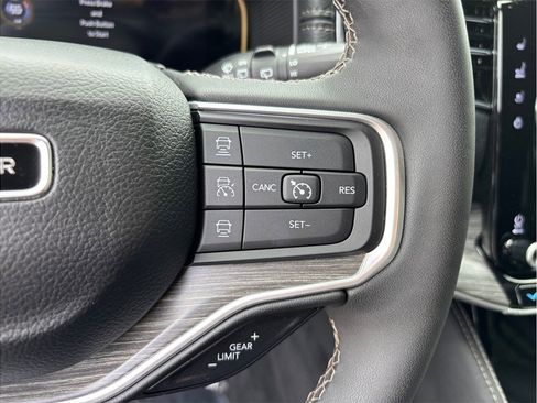 Used 2024 Jeep Wagoneer Series II w/ Flexible Seating Group image 30