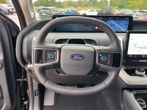 New 2025 Ford Expedition Active image 4