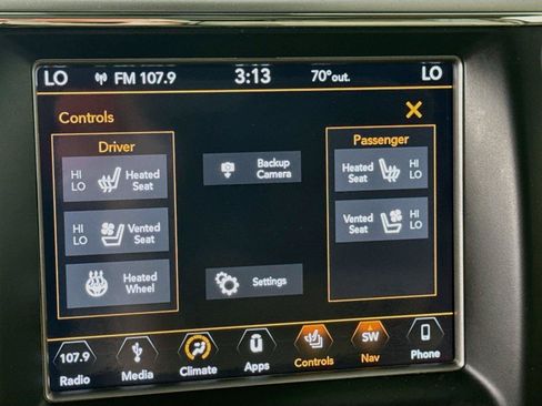 Used 2018 Jeep Grand Cherokee Overland AWD/4WD image 15
