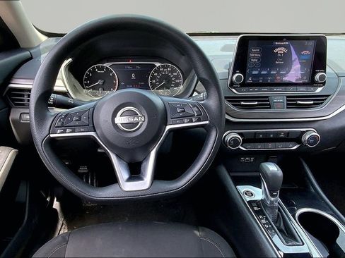 Used 2024 Nissan Altima 2.5 SV FWD image 8