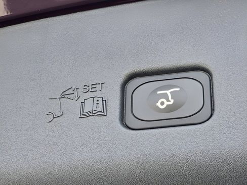 Used 2025 Lincoln Nautilus Reserve image 17