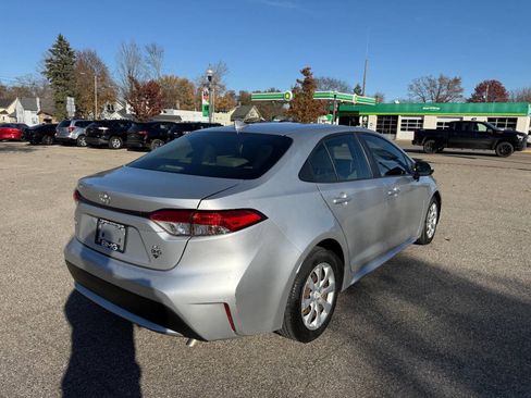 Used 2020 Toyota Corolla LE image 5