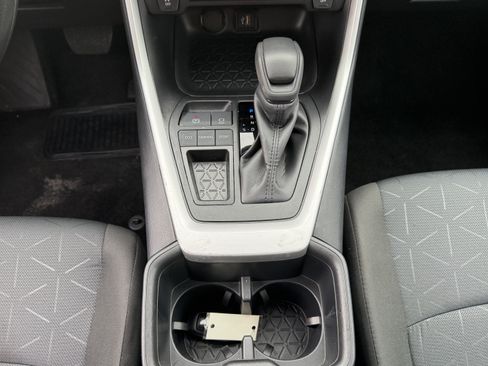 Used 2025 Toyota RAV4 XLE FWD image 23