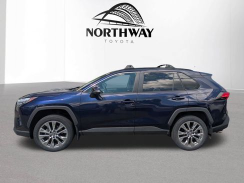 Used 2023 Toyota RAV4 XLE Premium AWD/4WD image 6