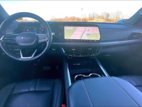 Used 2025 Chevrolet Suburban RST w/ RST Capability Package image 7