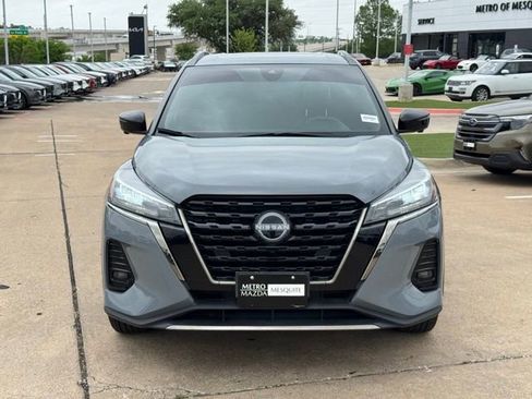 Used 2023 Nissan Kicks SR w/ SR Premium Package FWD image 2