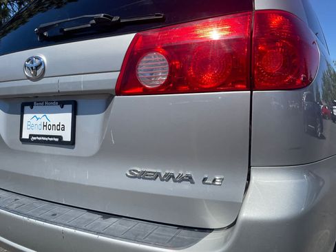 Used 2010 Toyota Sienna LE FWD image 14