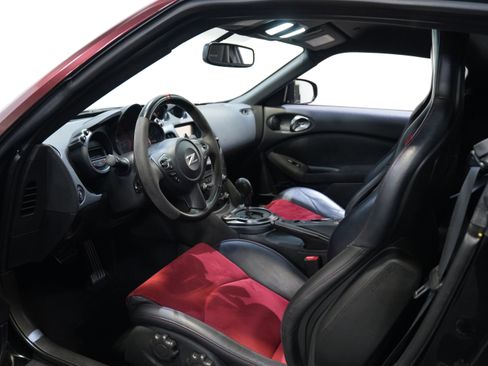 Used 2018 Nissan 370Z NISMO RWD image 27