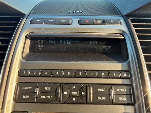 Used 2010 Ford Taurus Limited FWD image 25