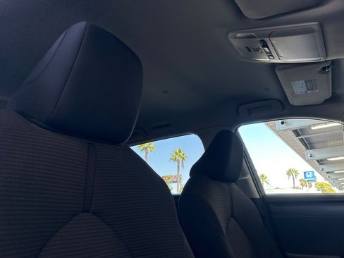 Used 2022 Toyota Highlander LE FWD image 17