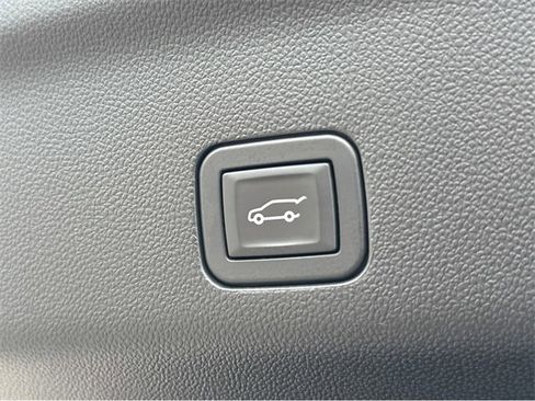 Certified 2024 GMC Yukon SLT image 32