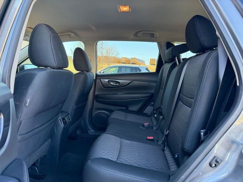 Used 2017 Nissan Rogue SV image 11